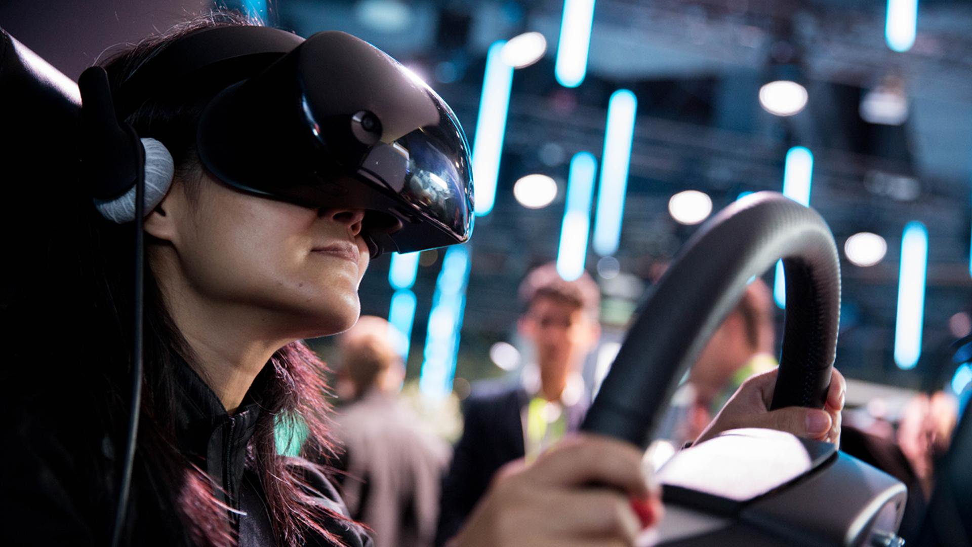 Vr драйвера. VR водитель. VR моушен тренинг. Виртуальная реальность Сингапур. День рождения виртуальная реальность.